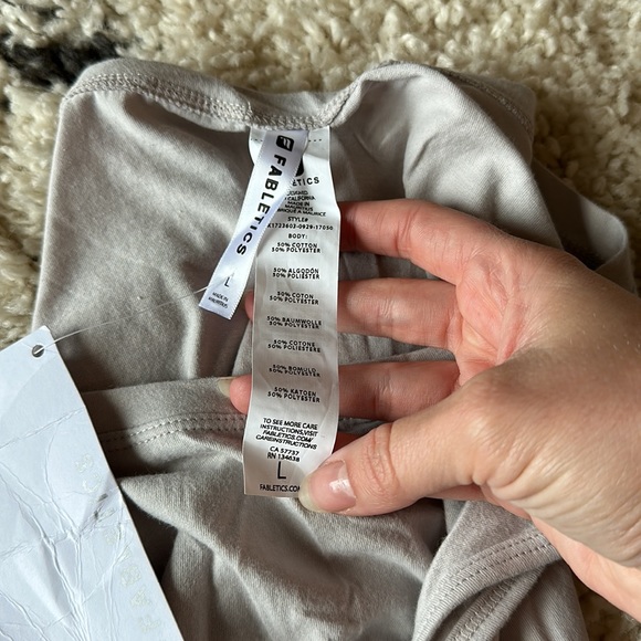 NWT Fabletics tunic tank top - Picture 4 of 5
